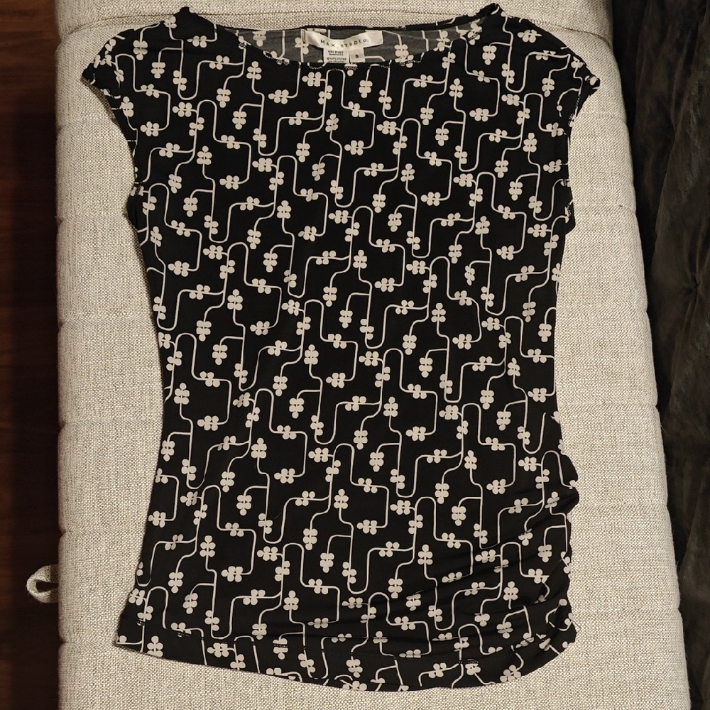 Max Studio Black and White Patterned Short Sleeve Top